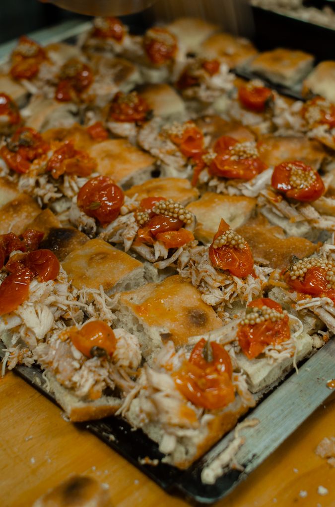 Focaccia caliente para compartir en Bácaro Palermo